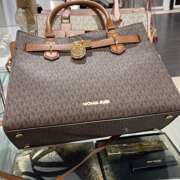 MICHAEL KORS 
Hamilton Medium Logo Satchel
Brown Signature
NWT - Picture 15 of 16